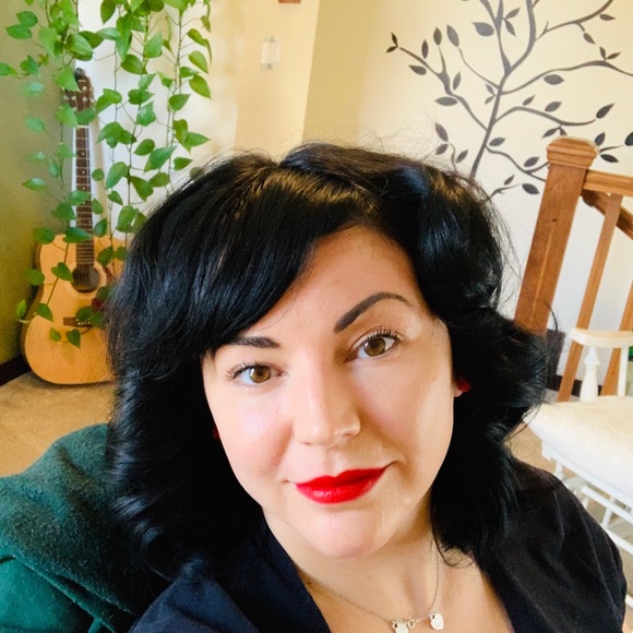 Meet your Posher, Danielle - Picture 1 of 1